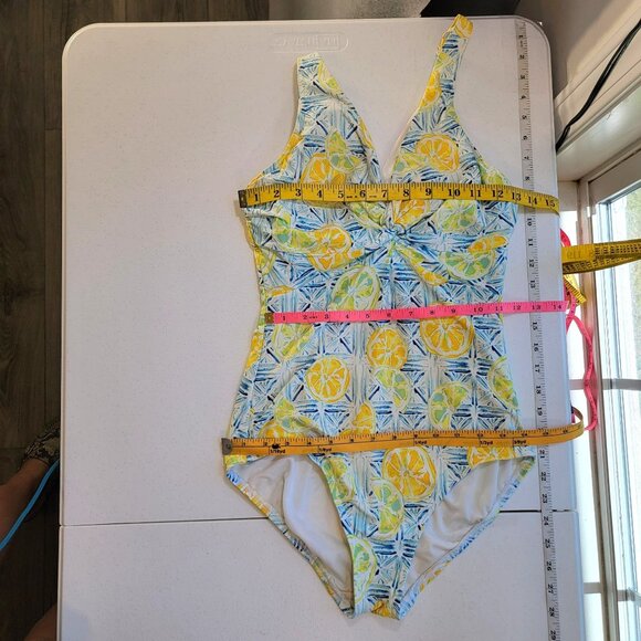 Lands End Lemon One Piece Swimsuit Tummy Control Twist Front Sz 6D - Picture 13 of 13